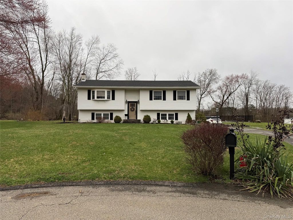 Photo of 8 Briar Lane, Wappingers Falls, NY 12590 (MLS # 980263)