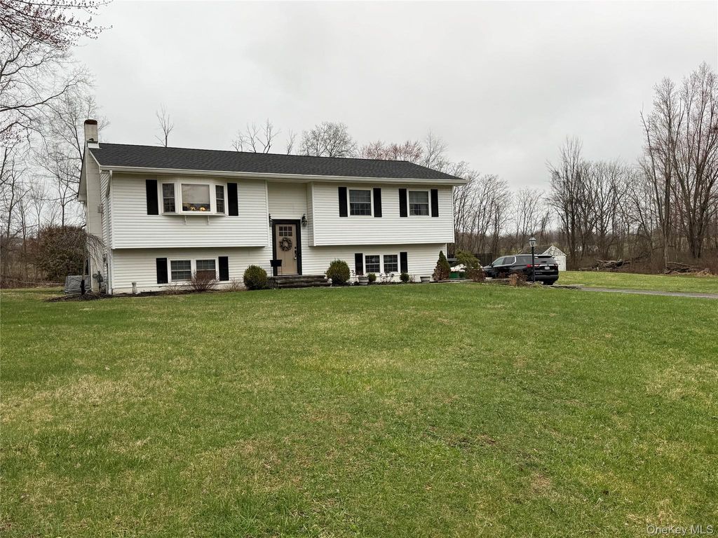 Photo of 8 Briar Lane, Wappingers Falls, NY 12590 (MLS # 980263)