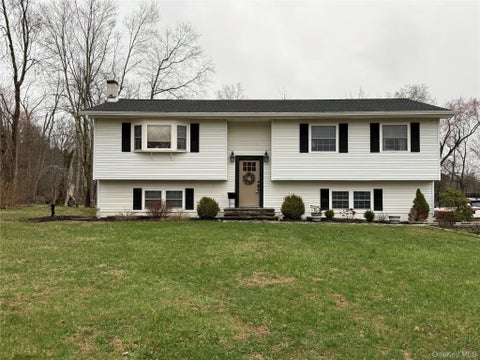 Homes For Sale - 8 Briar Lane<br/> Wappingers Falls, NY 12590