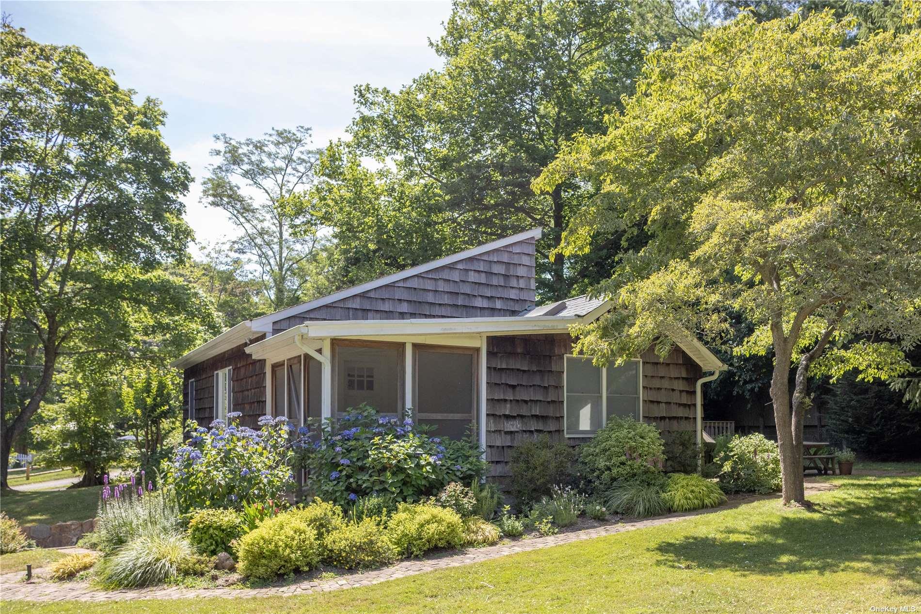 Hyatt Road, Southold, Hamptons, NY - 3 Bedrooms  
2 Bathrooms - 