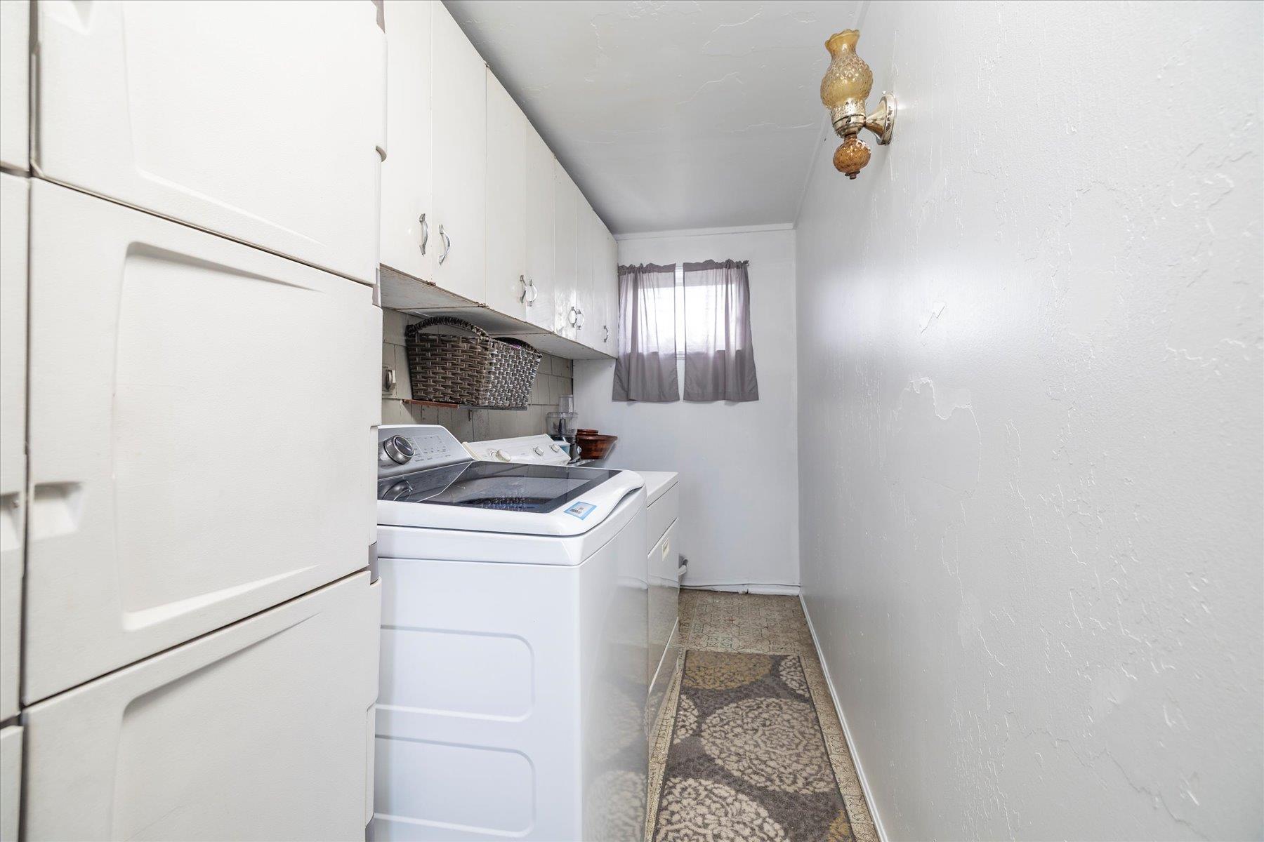 215 Jerome Avenue, Carle Place, New York image 21