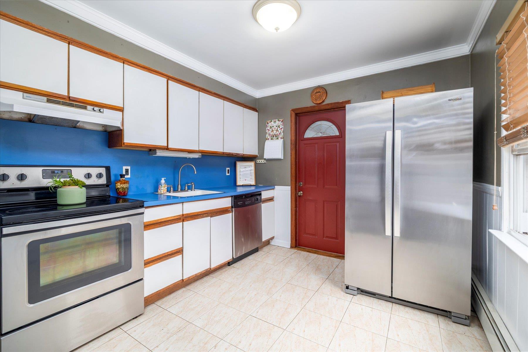 215 Jerome Avenue, Carle Place, New York image 11