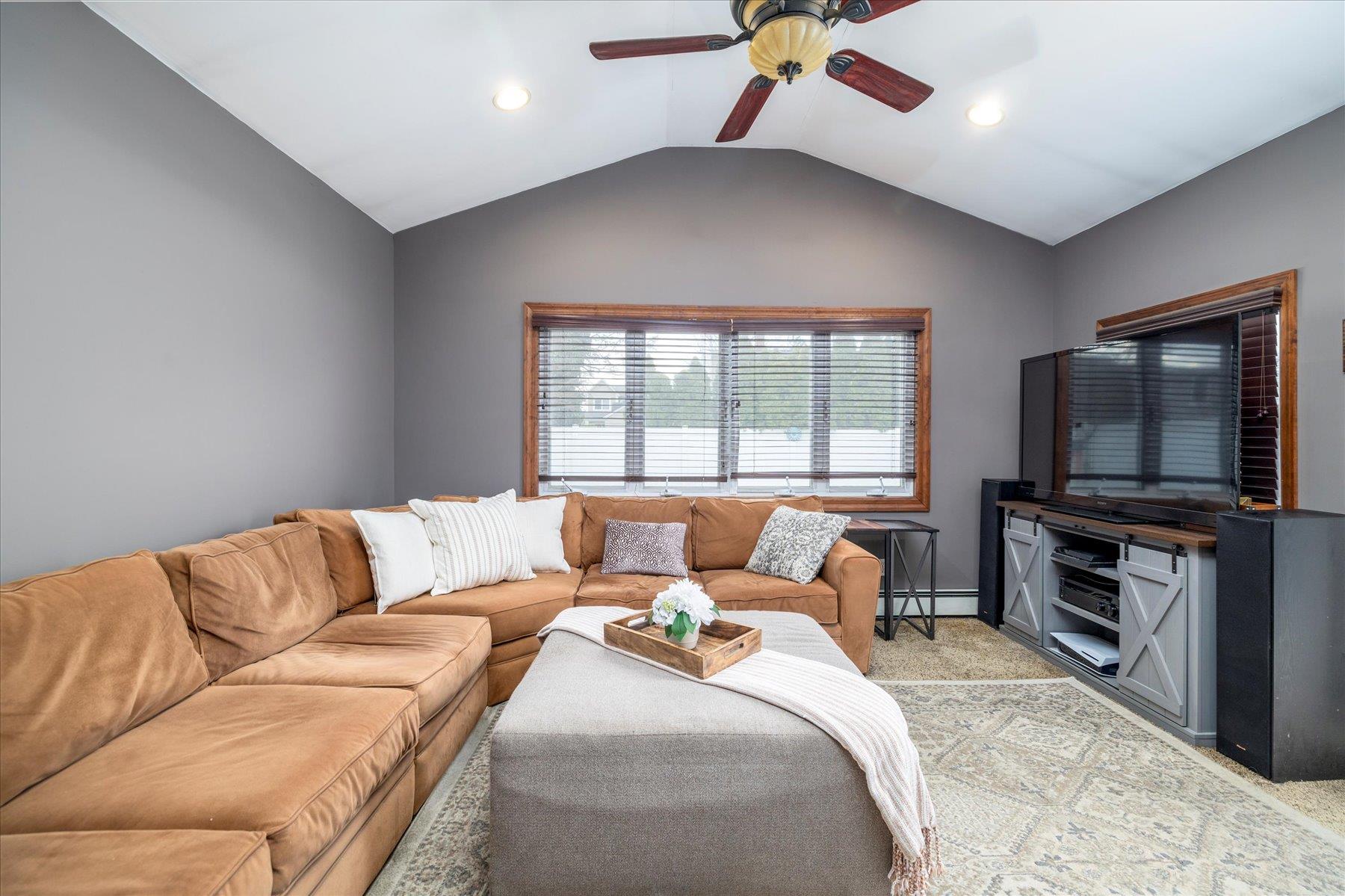 215 Jerome Avenue, Carle Place, New York image 9