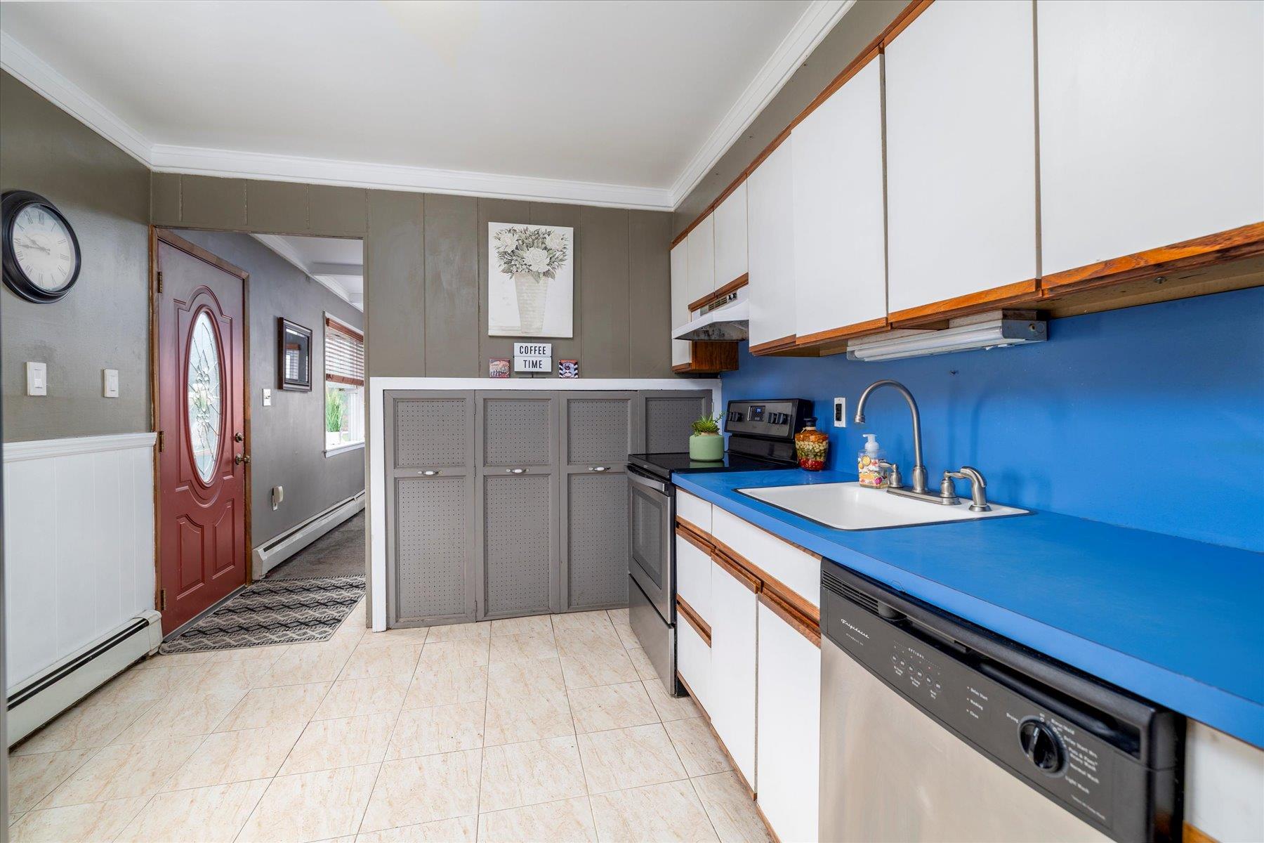 215 Jerome Avenue, Carle Place, New York image 12