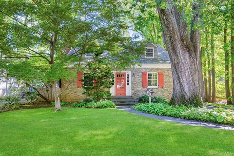 Homes For Sale - 31 Bellingham Lane<br/> Great Neck, NY 11023