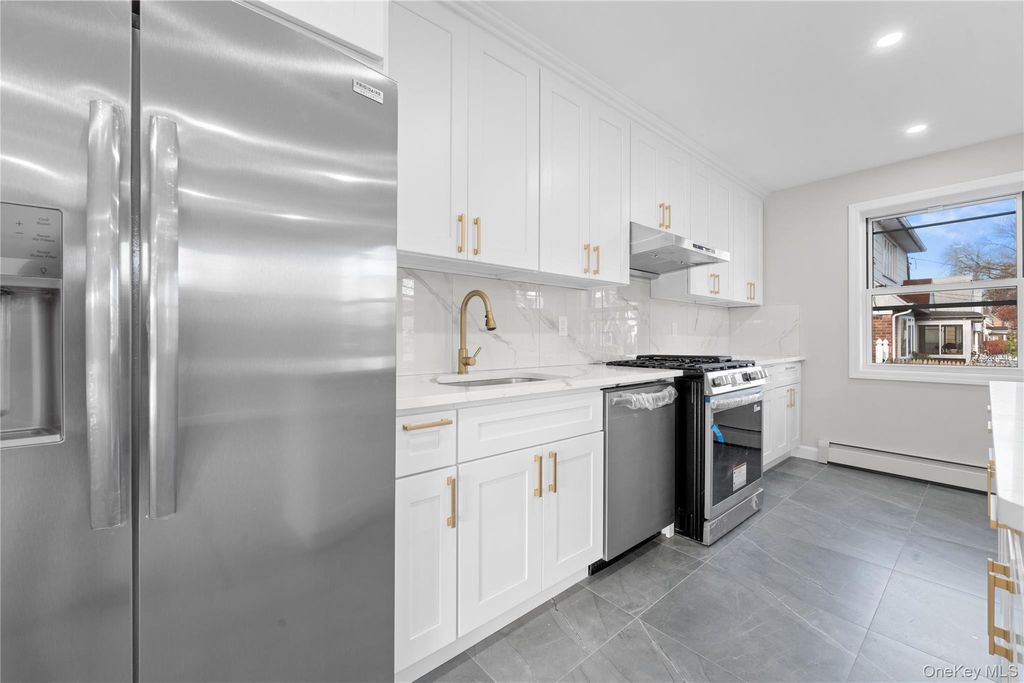 Photo of 16419 32nd Avenue, Flushing, NY 11358 (MLS # 939367)