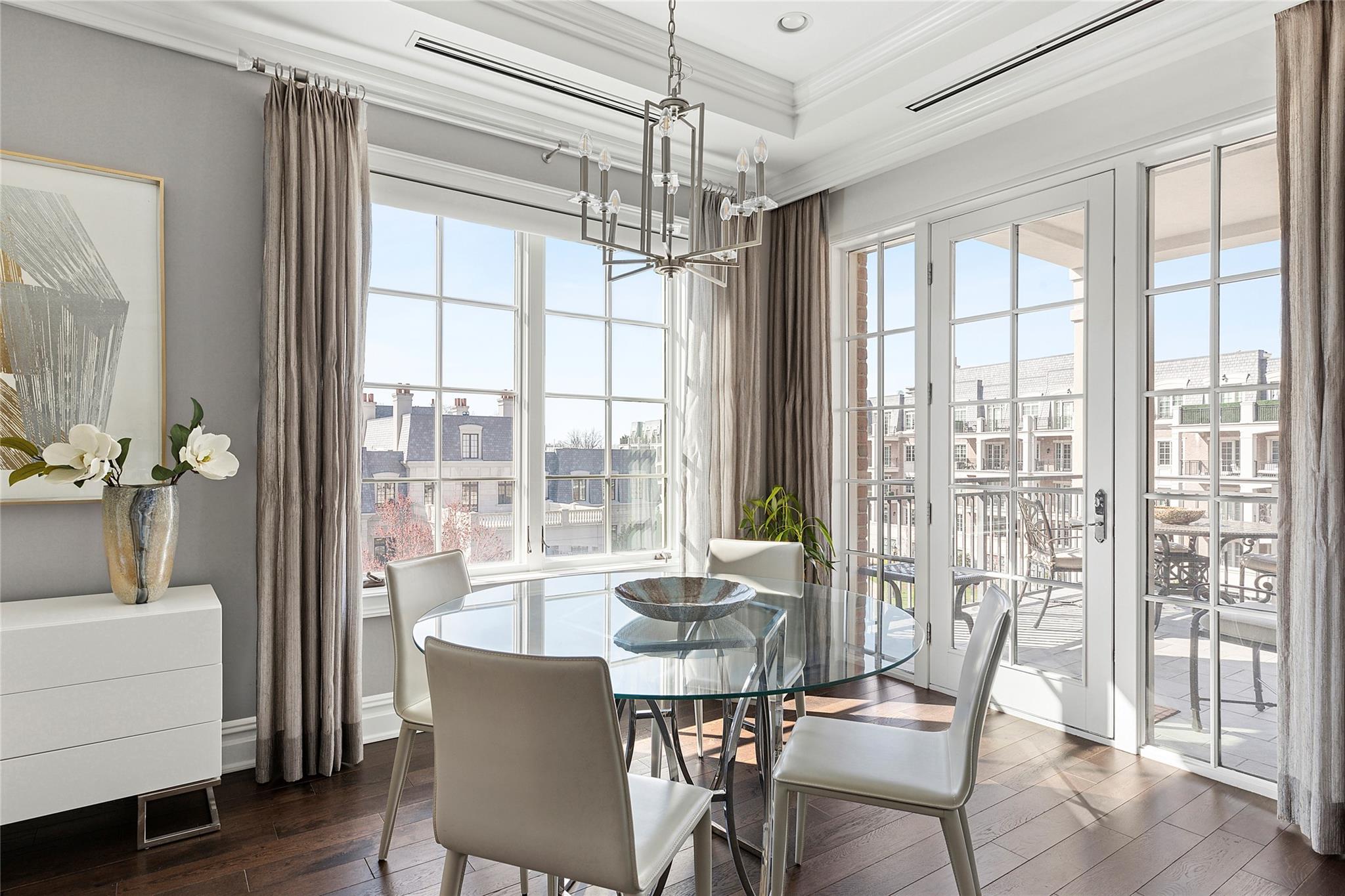 1000 Royal Court 1207