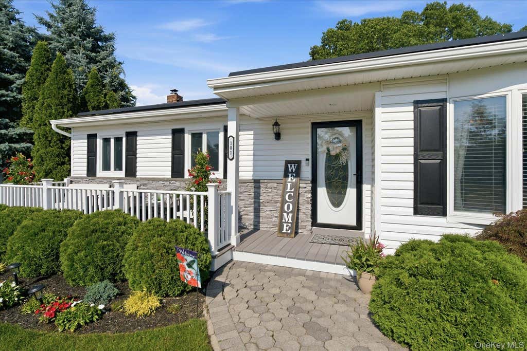 Photo of 101 Gainsborough Road, Holbrook, NY 11741 (MLS # 1028441)