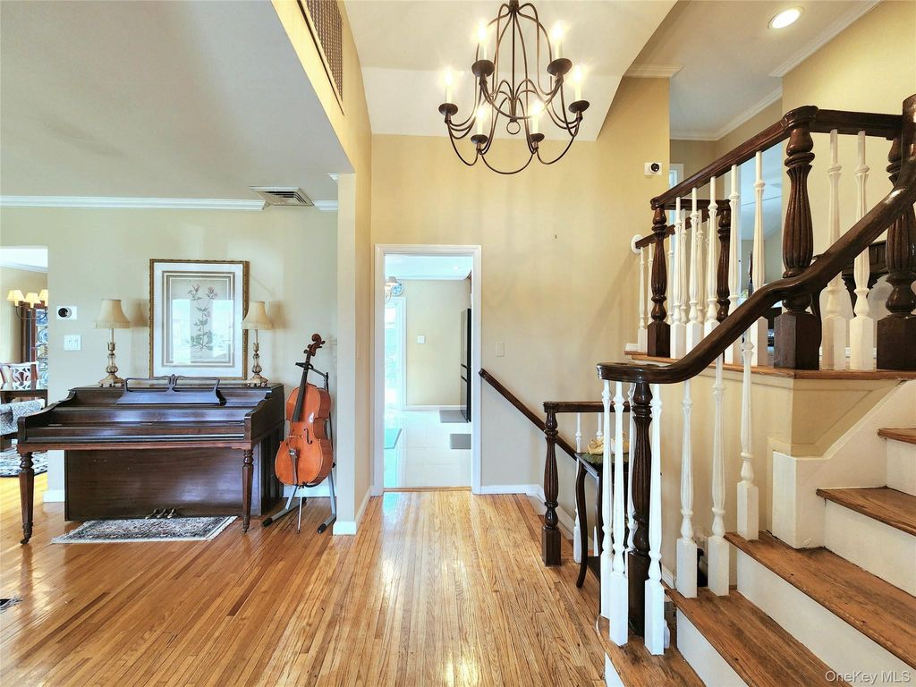 Photo of 7 Market Drive, Syosset, NY 11791 (MLS # 981511)