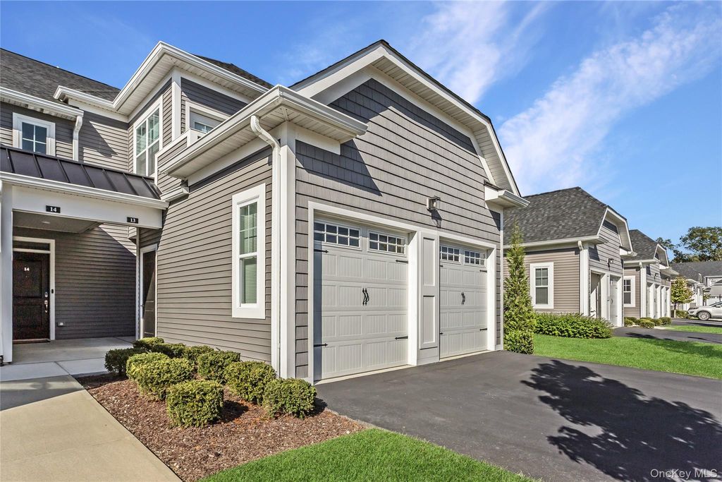 Photo of 13 Seasons Way #13, Dix Hills, NY 11746 (MLS # 920533)
