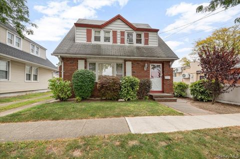 11 Park Avenue Williston Park NY 11596