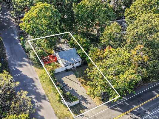 60 S EVERGREEN DR, SELDEN, NY 11784 - Image 0e61f3d044e55812816d91f7c8e7942f/2054610576