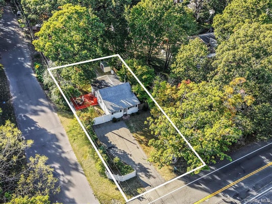 60 S EVERGREEN DR, SELDEN, NY 11784 - Image 0e61f3d044e55812816d91f7c8e7942f/357153717