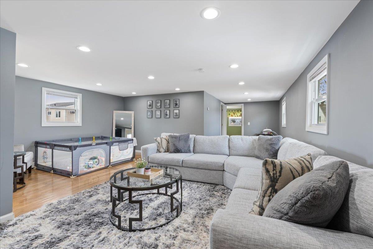170 Cabota Avenue, Copiague, New York image 13
