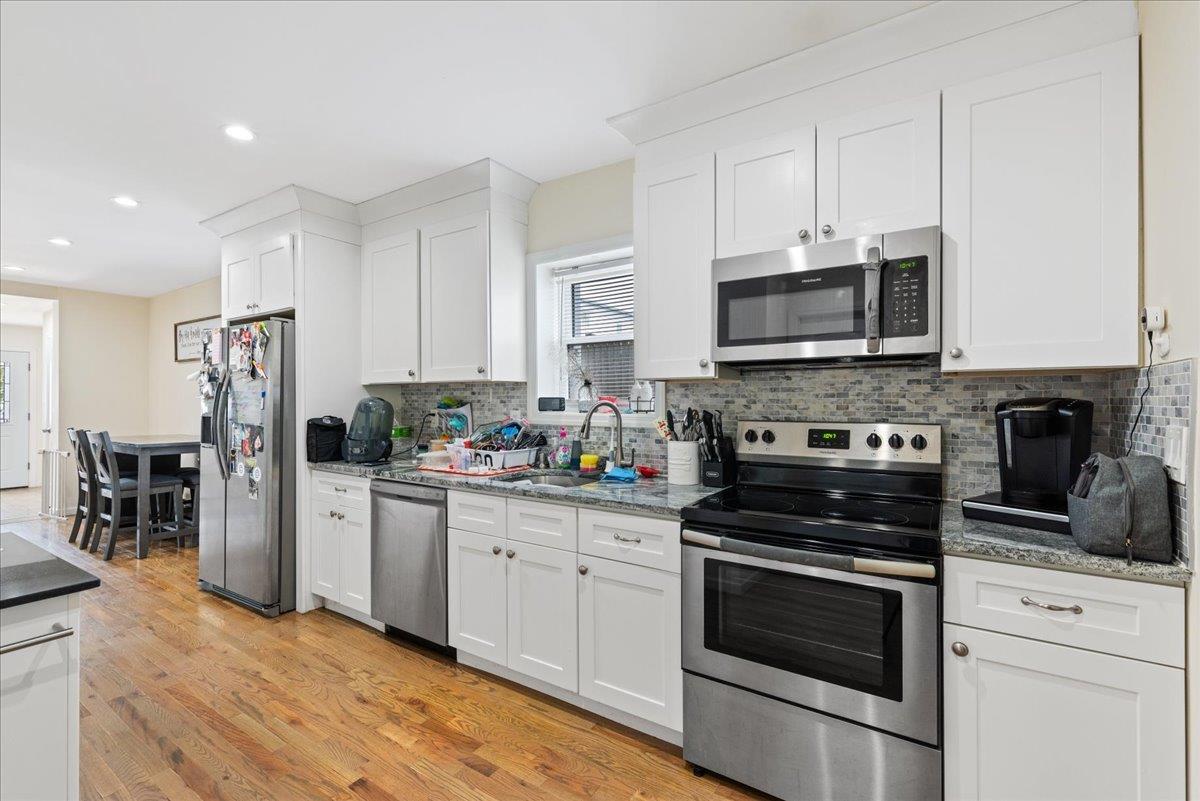 170 Cabota Avenue, Copiague, New York image 5