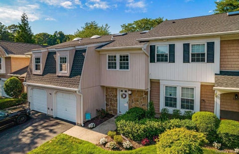 Photo of 138 The Knoll, Syosset, NY 11791 (MLS # 1029771)