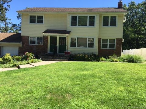 Apartment For Rent - 3 Antoine Ct<br/> Huntington, NY 11743