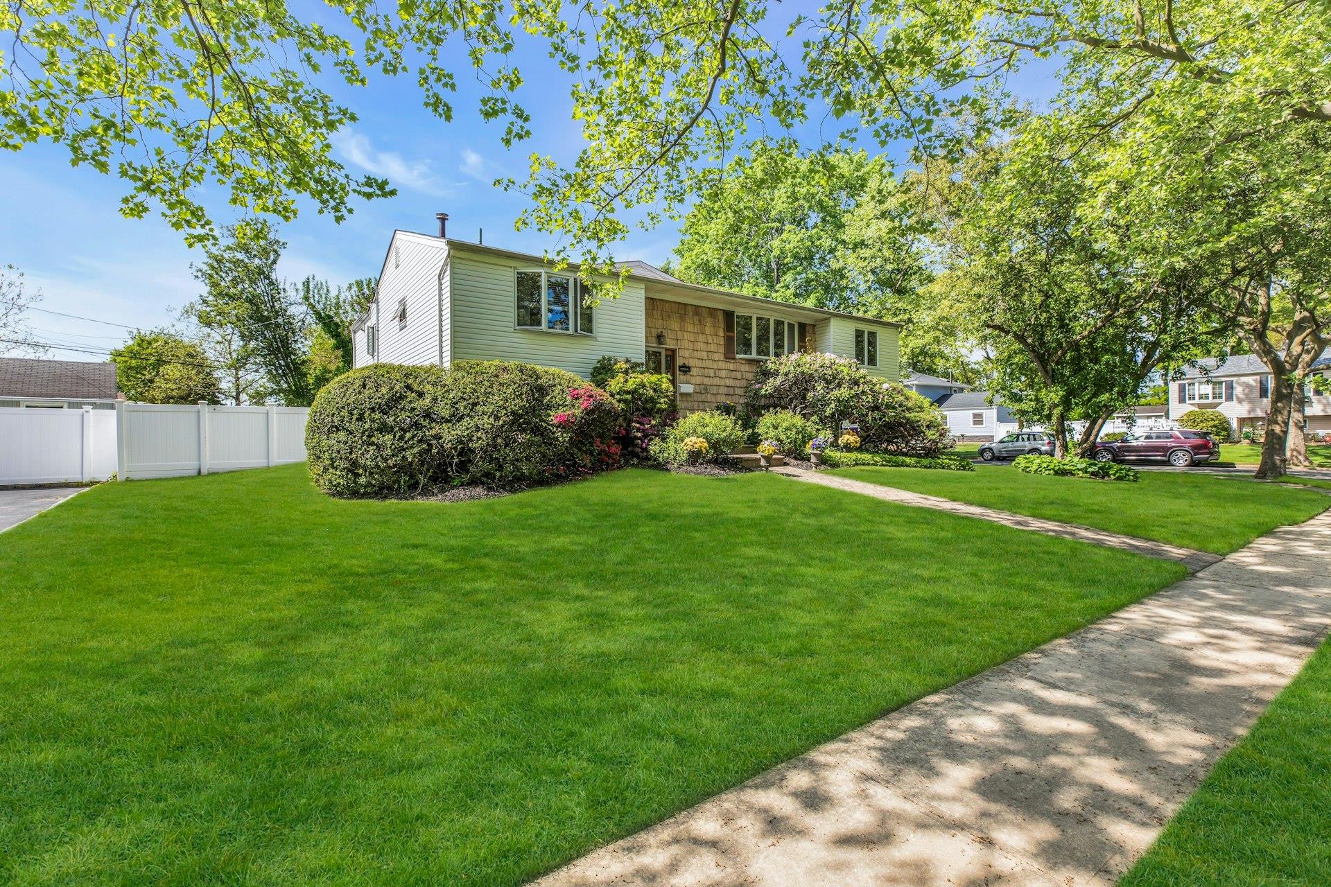 21 Pomper Drive, East Northport, New York image 4