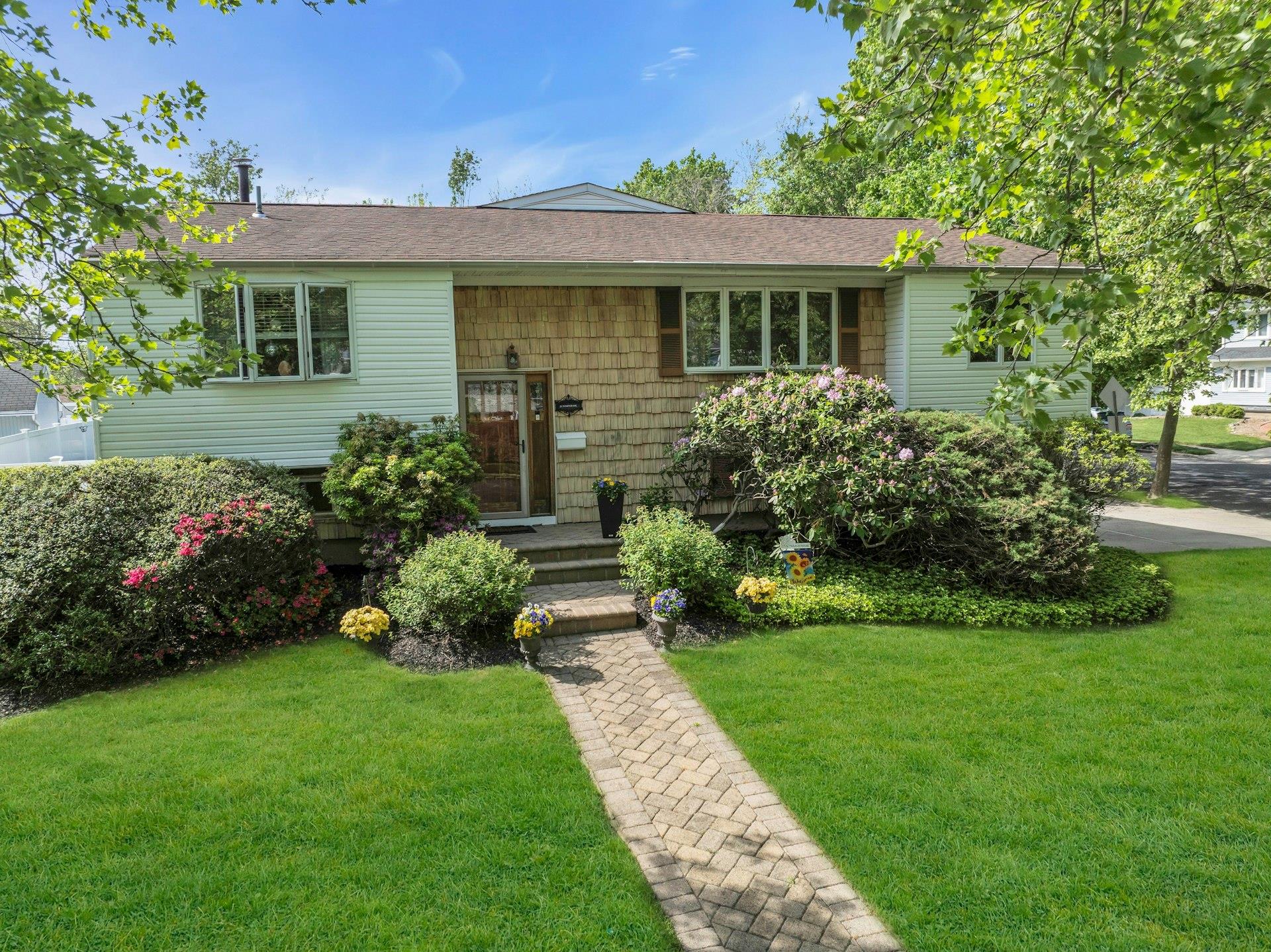 21 Pomper Drive, East Northport, New York image 38