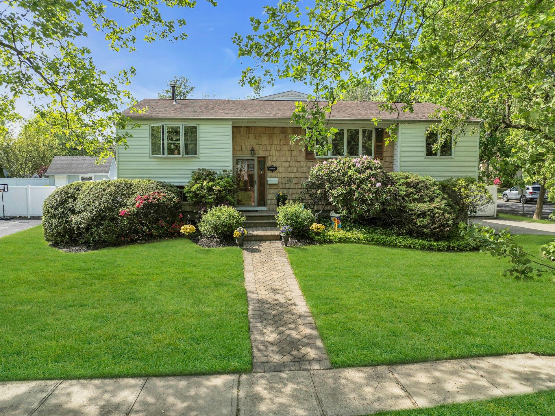 21 Pomper Drive, East Northport, New York image 2