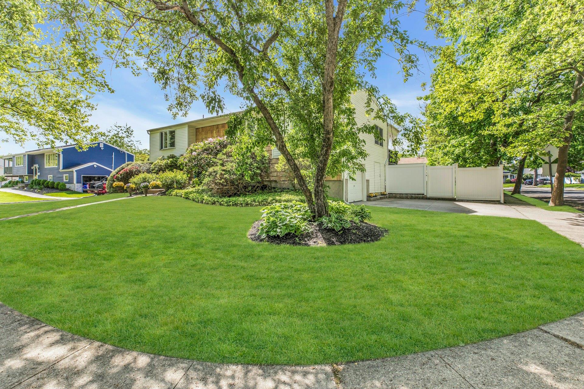 21 Pomper Drive, East Northport, New York image 3