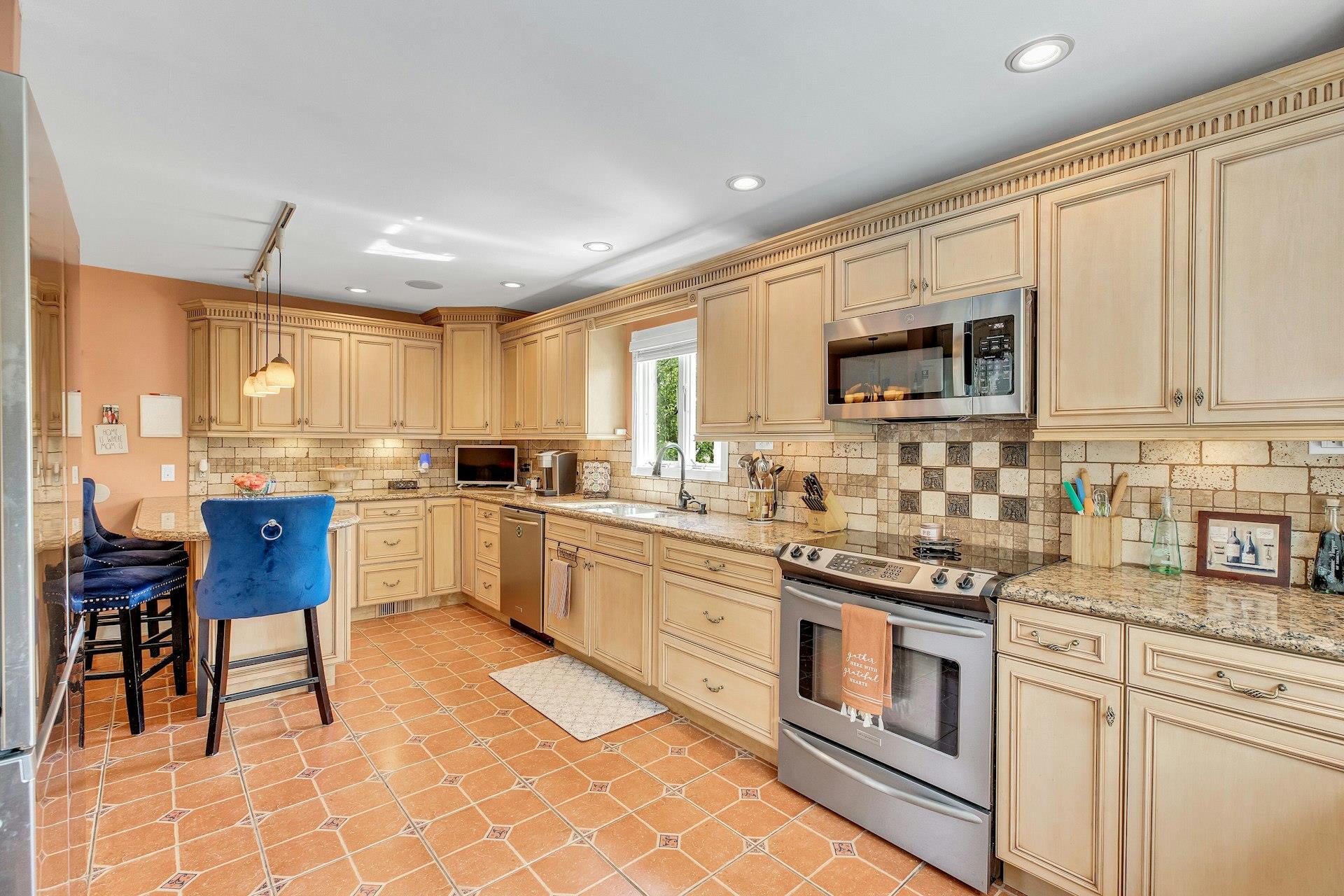 21 Pomper Drive, East Northport, New York image 7