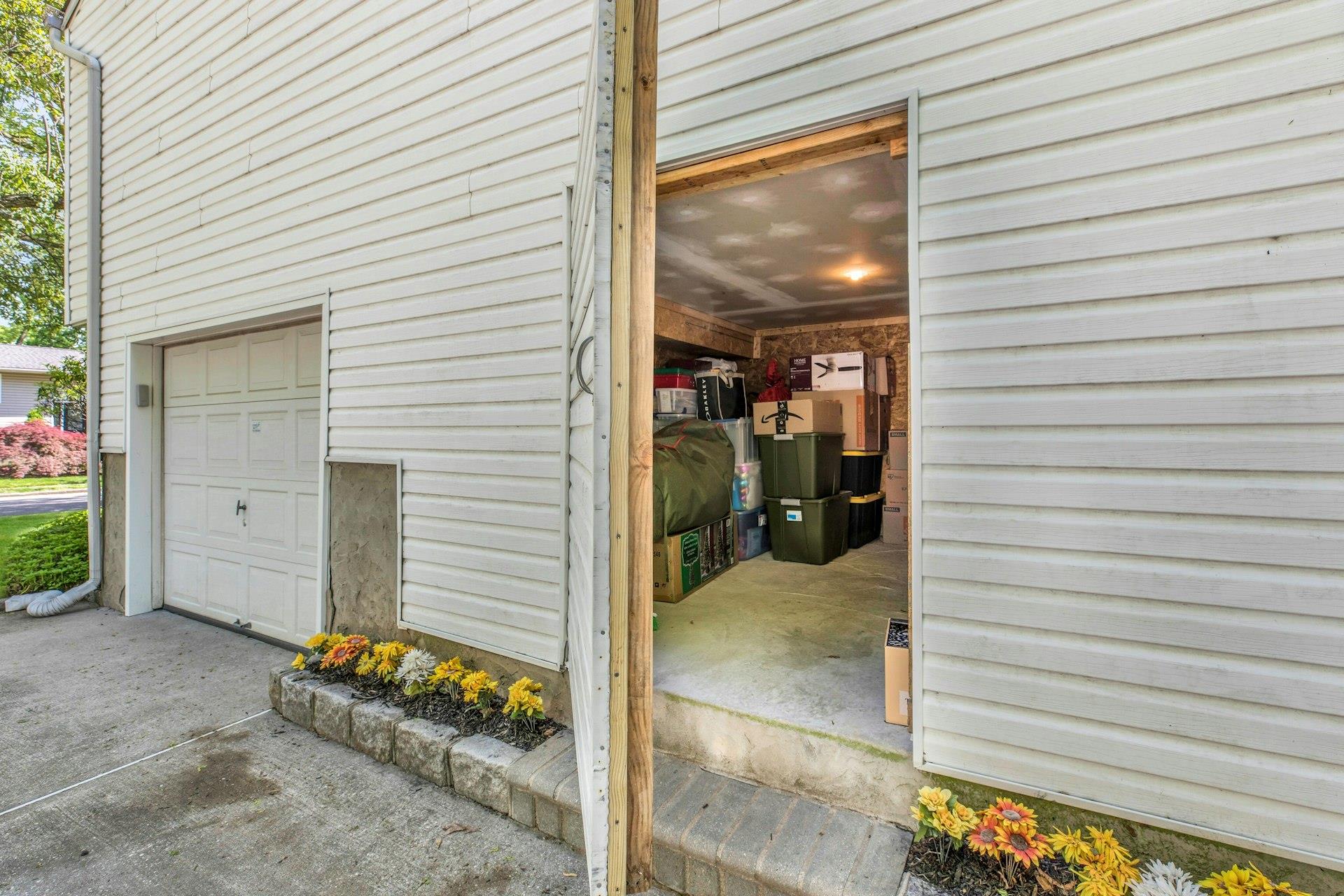 21 Pomper Drive, East Northport, New York image 33