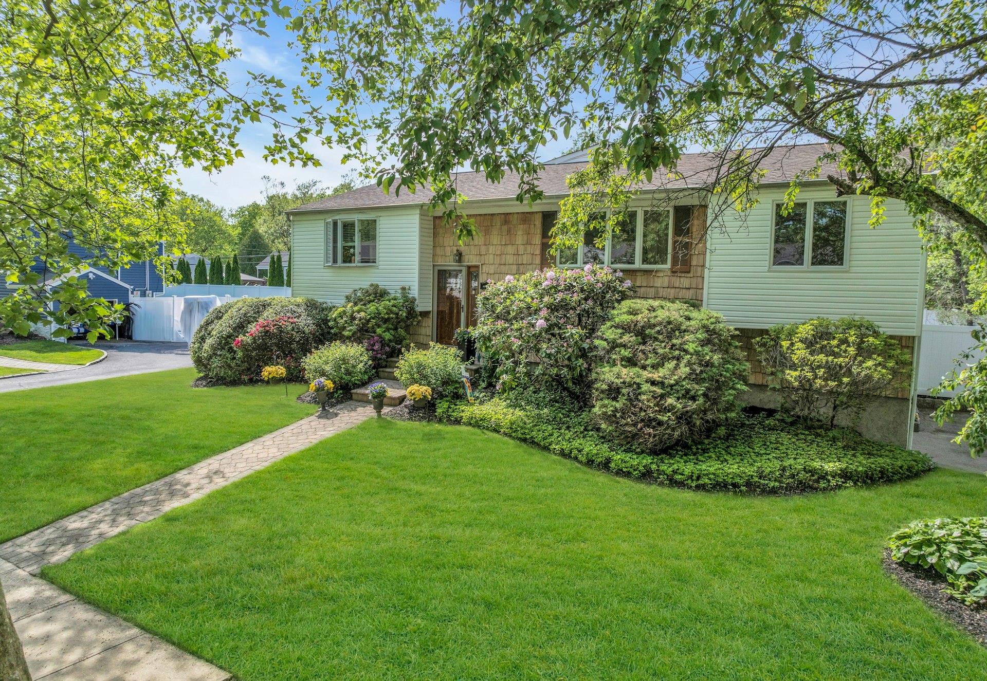 21 Pomper Drive, East Northport, New York image 1
