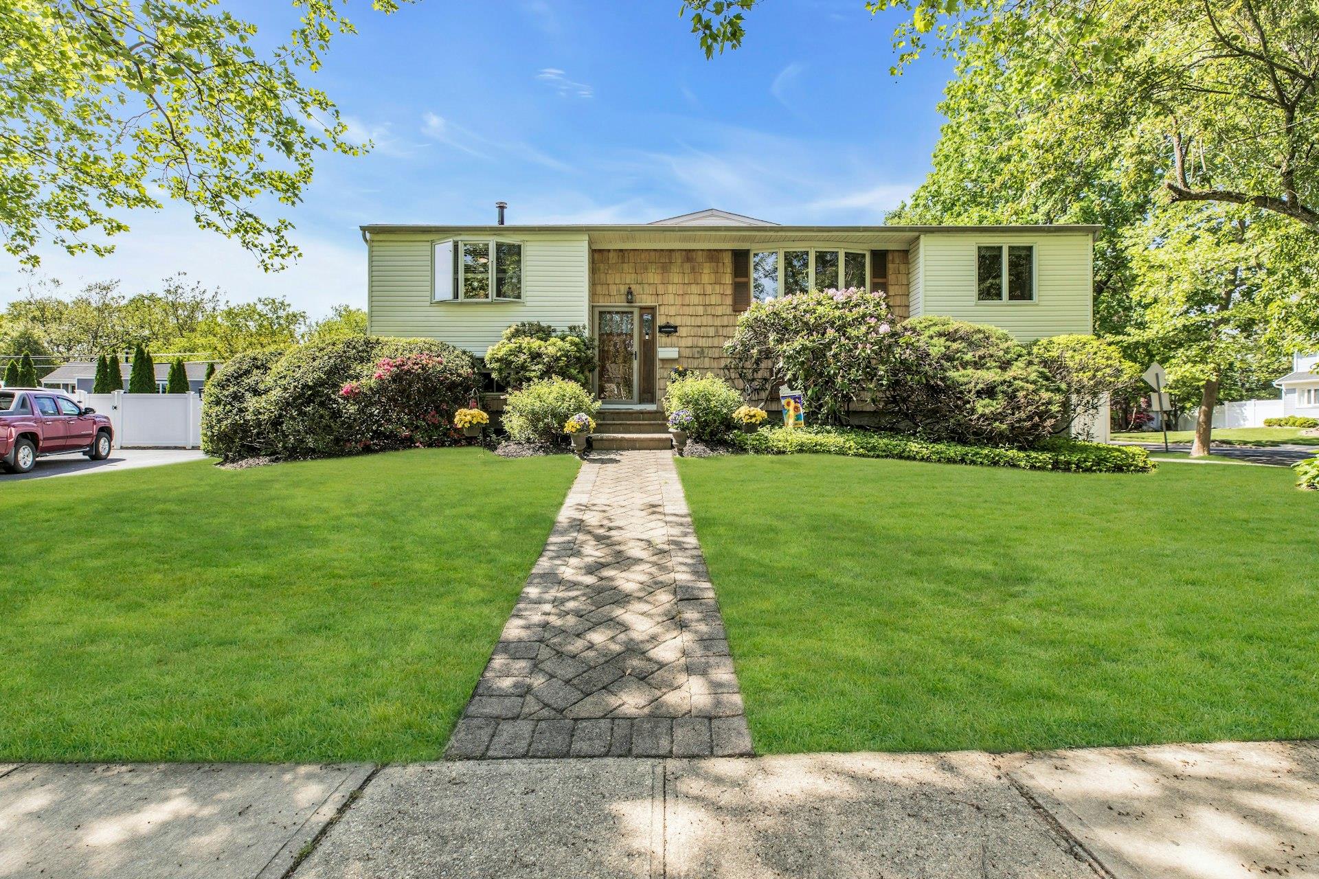 21 Pomper Drive, East Northport, New York image 5
