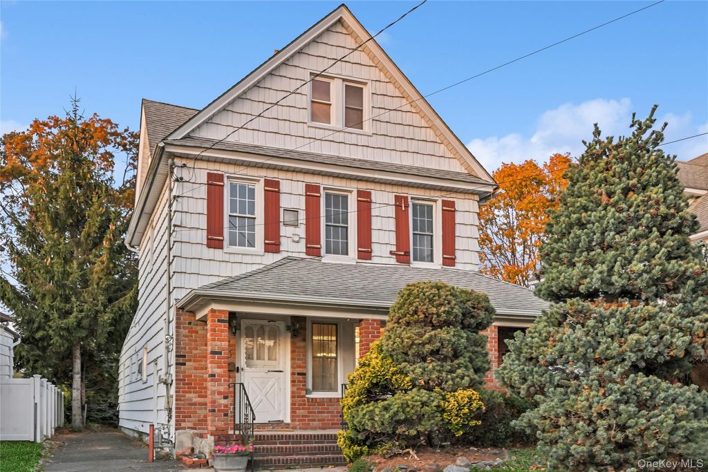 Photo of 103 Smith Street, Lynbrook, NY 11563 (MLS # 969748)