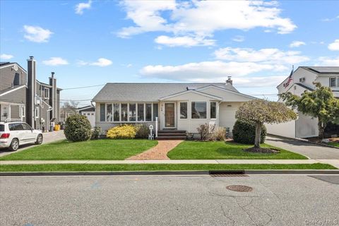 56 Haverford Road Hicksville NY 11801