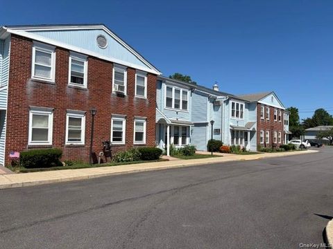 Apartment For Rent - 12 Athens Ct<br/> West Babylon, NY 11704