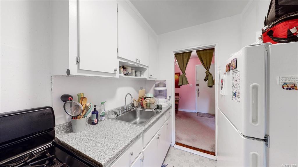 33-06 92 St #5R, Jackson Heights, New York image 2