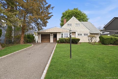 15 Bird Lane Hicksville NY 11801