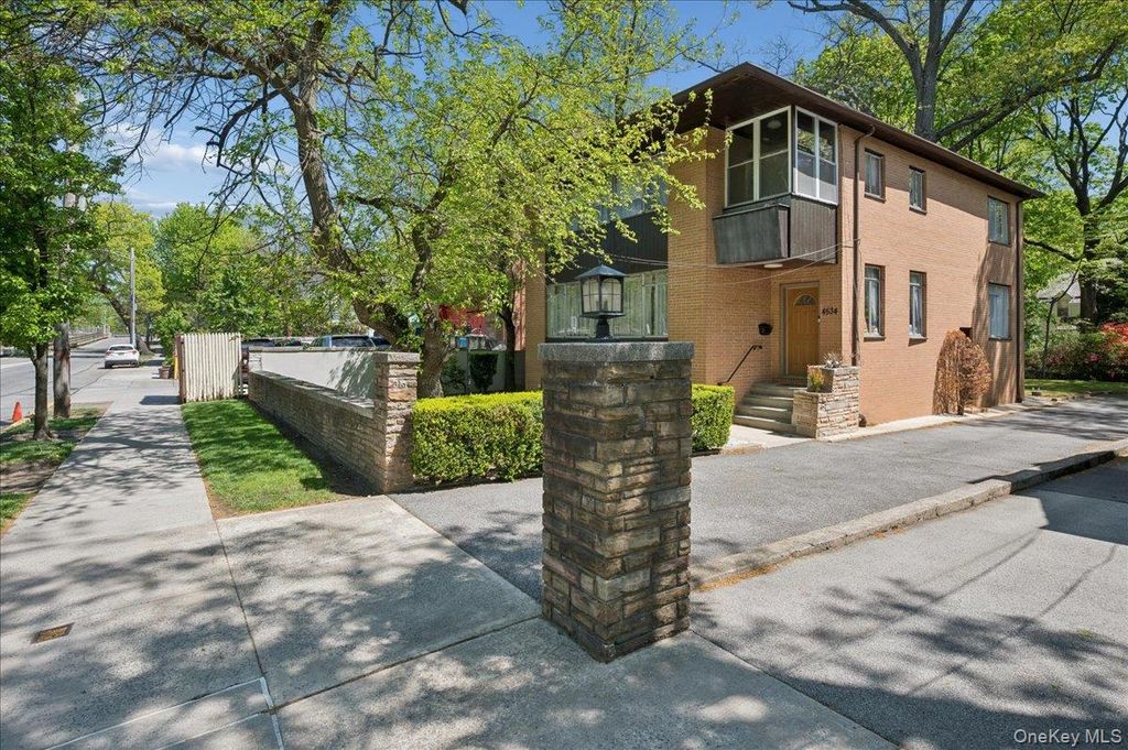 Photo of 4534 Henry Hudson Parkway, Bronx, NY 10471 (MLS # 995503)