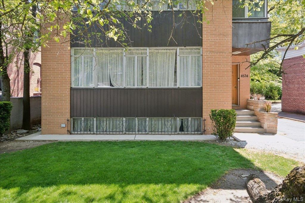 Photo of 4534 Henry Hudson Parkway, Bronx, NY 10471 (MLS # 995503)