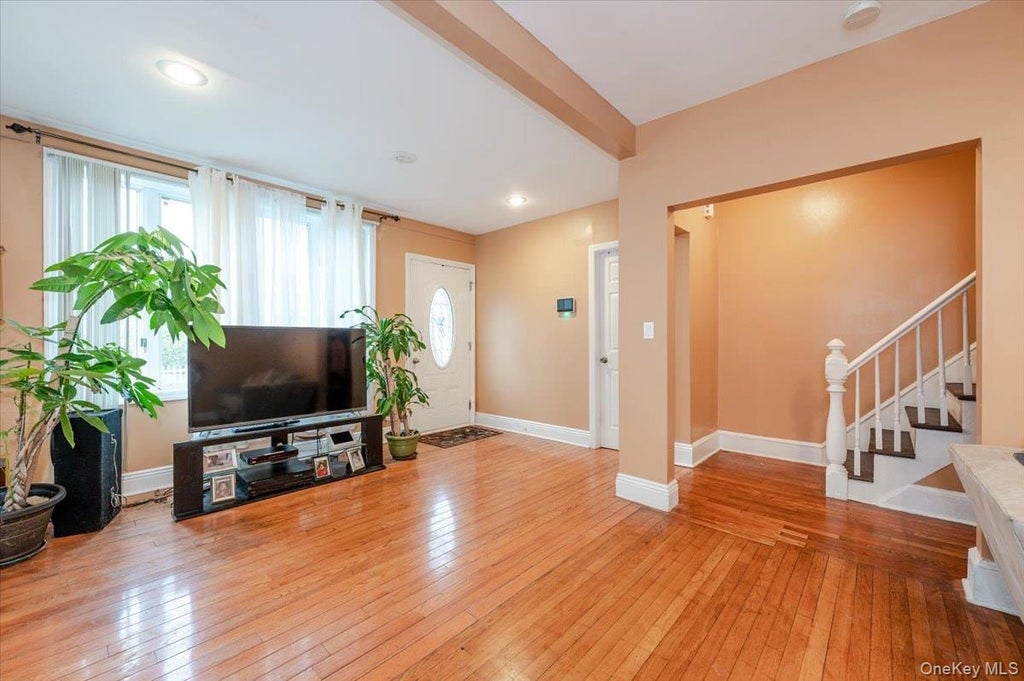 Photo of 37 Prospect Avenue, Glen Cove, NY 11542 (MLS # 1068043)