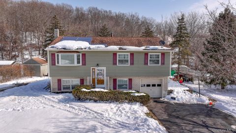 Homes For Sale - 14 Capital Drive<br/> Washingtonville, NY 10992