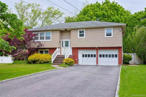 Homes For Sale - 9 Grossman Street<br/> Melville, NY 11747