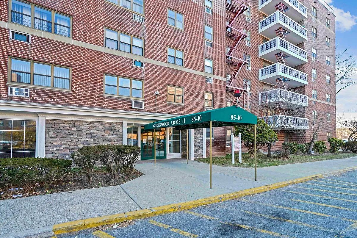 85-10 151 Avenue #3K, Howard Beach, New York image 1