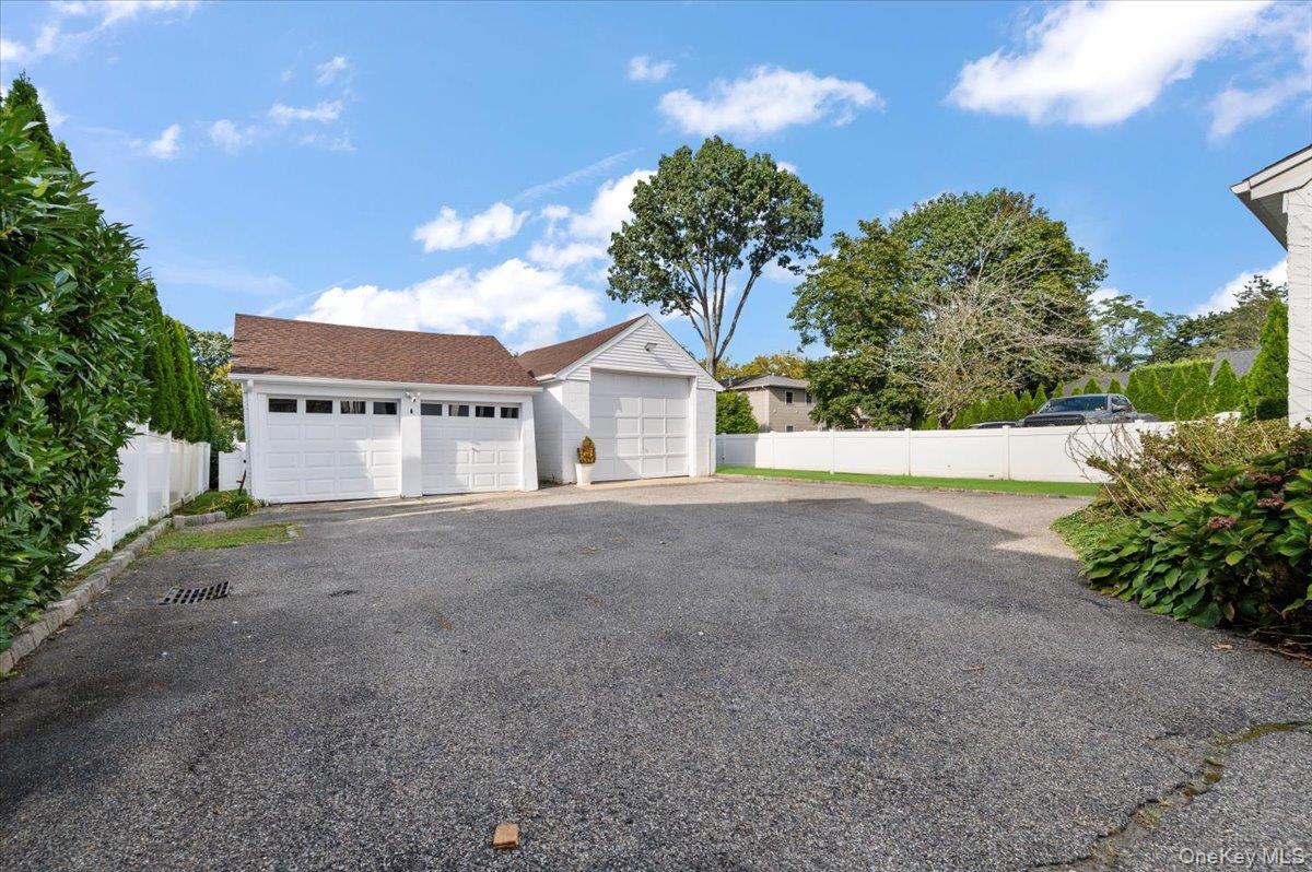 Port Washington, New York 11050, United States, 3 Bedrooms Bedrooms, ,1 BathroomBathrooms,Residential,Active,160813