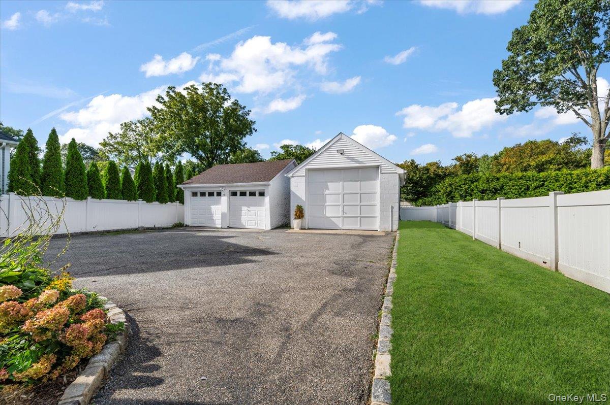 Port Washington, New York 11050, United States, 3 Bedrooms Bedrooms, ,1 BathroomBathrooms,Residential,Active,160813