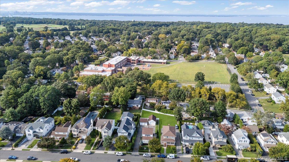 Port Washington, New York 11050, United States, 3 Bedrooms Bedrooms, ,1 BathroomBathrooms,Residential,Active,160813