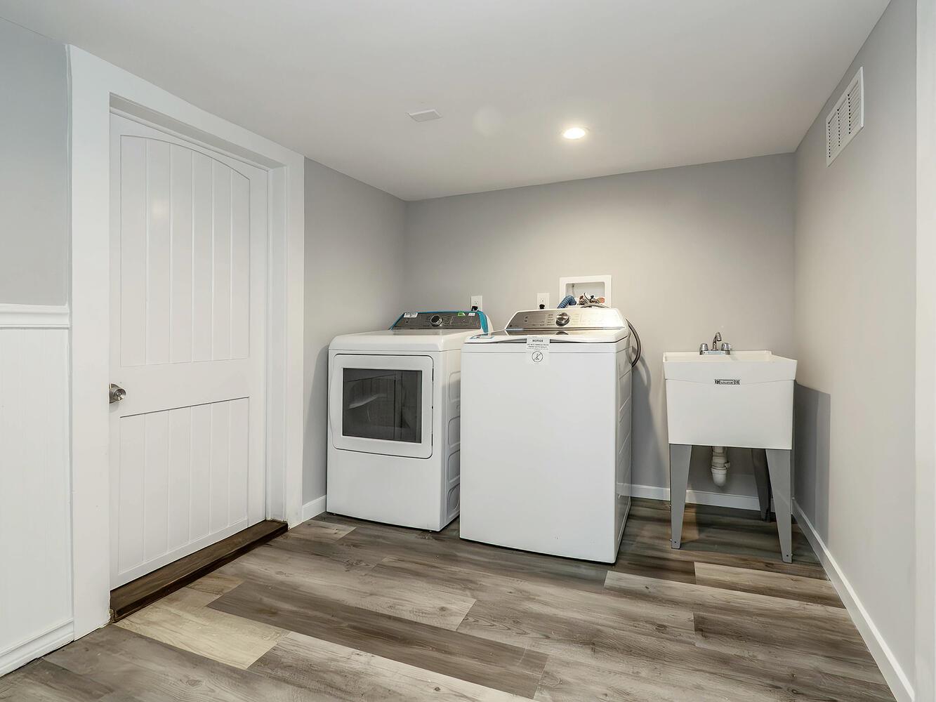 Port Washington, New York 11050, United States, 3 Bedrooms Bedrooms, ,1 BathroomBathrooms,Residential,Active,160813