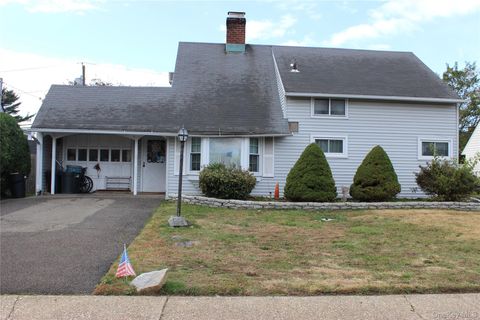 248 Twin Lane E Wantagh NY 11793