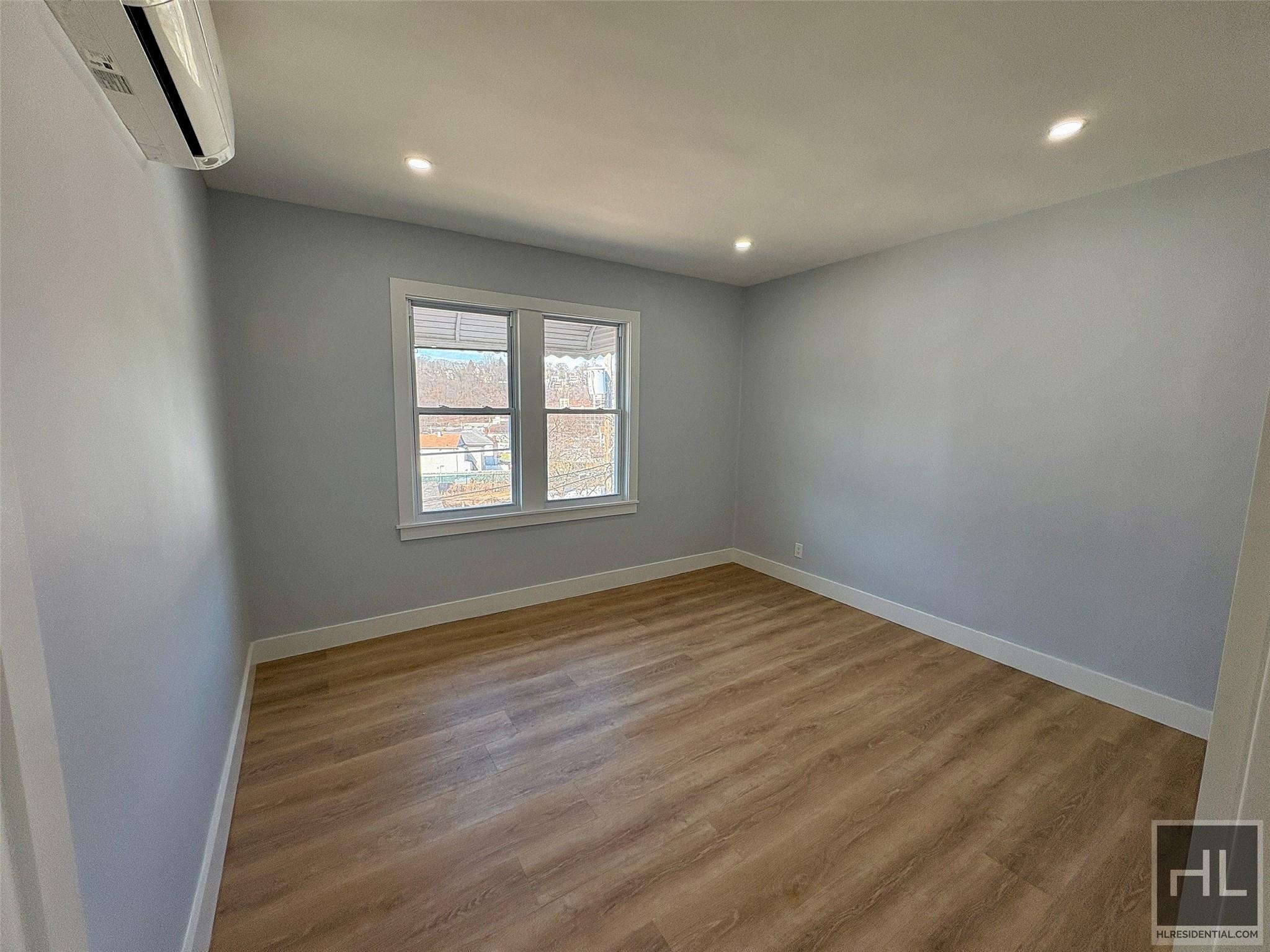 Monroe St 2, Yonkers, New York - 3 Bedrooms  
1 Bathrooms  
6 Rooms - 