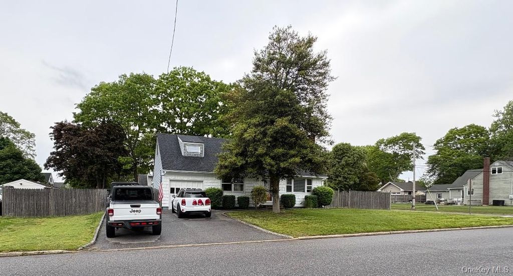 Photo of 388 1st Avenue, Bayport, NY 11705 (MLS # 1003209)