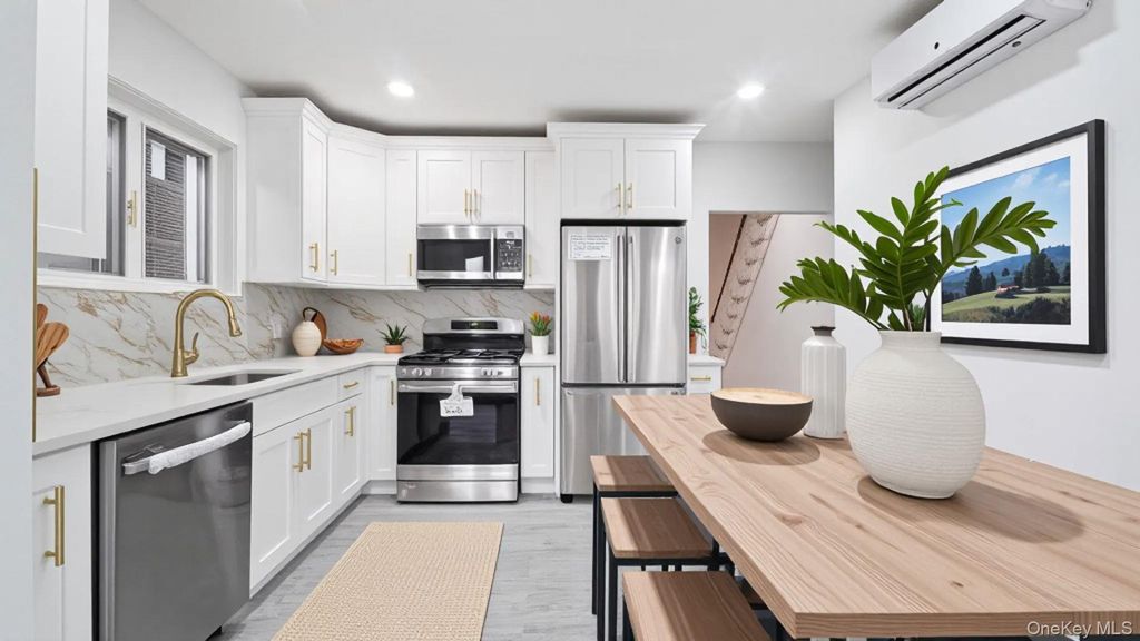 Photo of 5618 Sylvan Avenue, Bronx, NY 10471 (MLS # 964774)