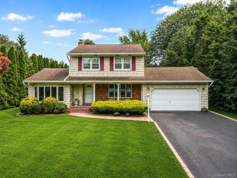 Homes For Sale - 15 Buhl Lane<br/> East Northport, NY 11731