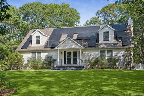 70 Straight Path Southampton NY 11968